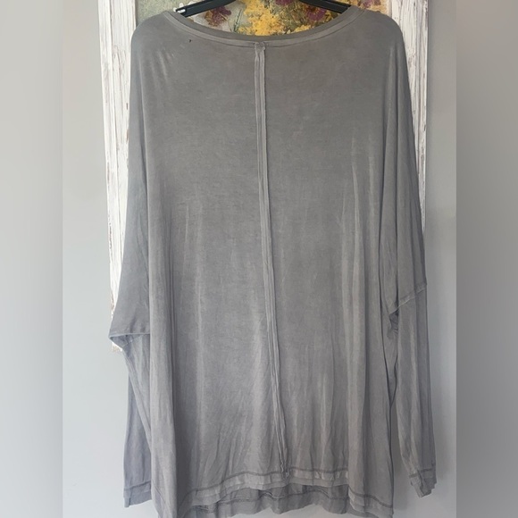 NEW W/Tag Davi & Dani 2X Rayon Blend Gray V-Neck Blouse - Picture 4 of 6